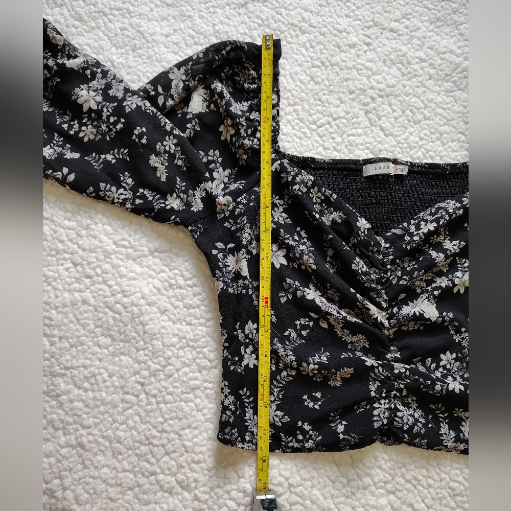 Lush Women's Medium Black White Floral Blouse Sheer Sleeves Ruched Smocked Top - Picture 10 of 16